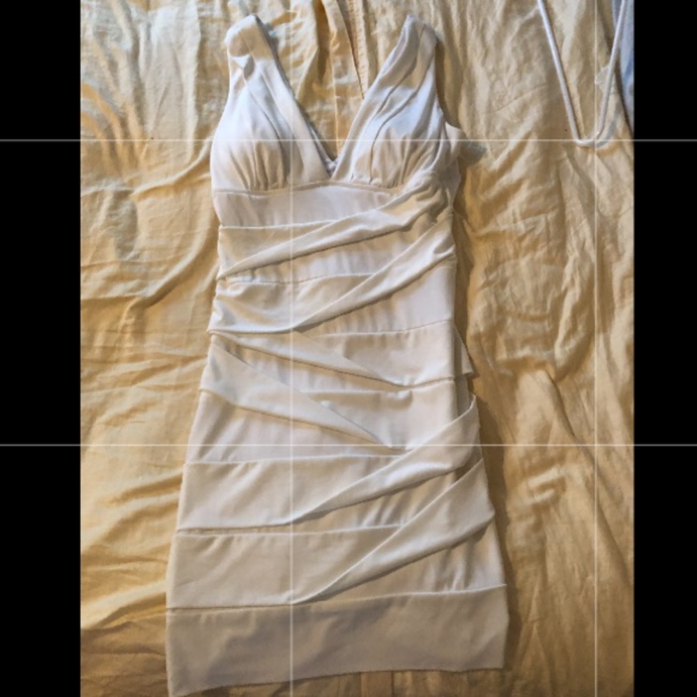 Size MED. WHITE BODYCON DRESS ONLY WORN ONCE